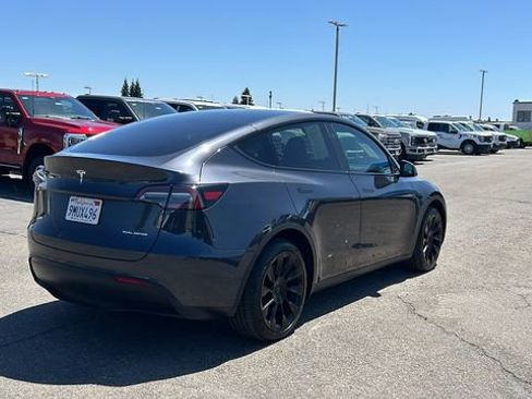 Used 2024 Tesla Model Y Long Range AWD/4WD image 3