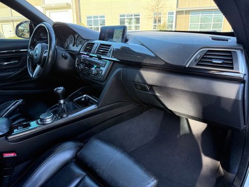 Used 2016 BMW M4 Convertible image 23