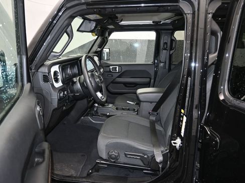 Used 2025 Jeep Wrangler Unlimited Sahara AWD/4WD image 13