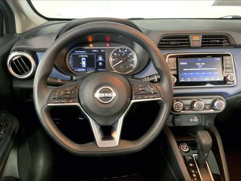 Used 2025 Nissan Versa SV FWD image 5