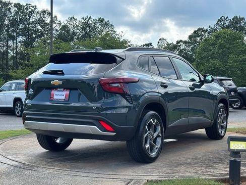 Used 2025 Chevrolet Trax LT FWD image 7