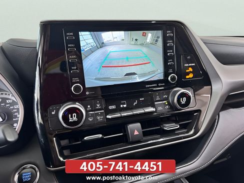 Used 2022 Toyota Highlander XLE AWD/4WD image 21