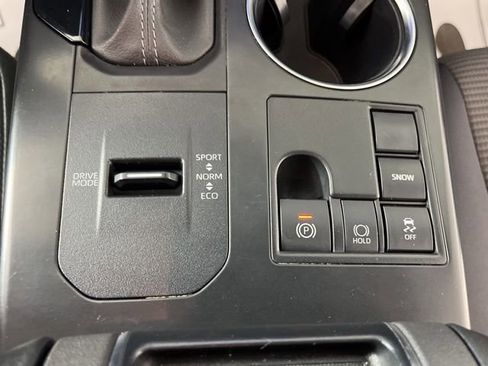 Used 2023 Toyota Highlander L image 30