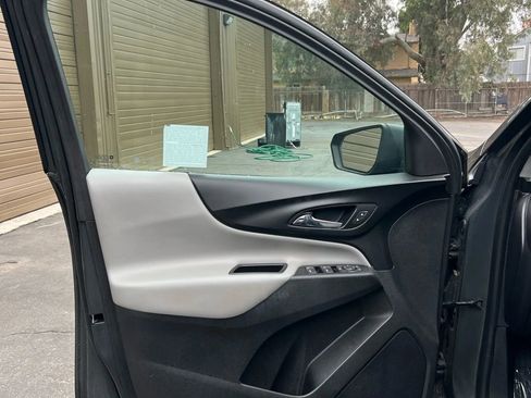 Used 2019 Chevrolet Equinox LS w/ LS Convenience Package image 11