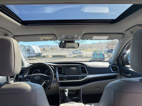Certified 2018 Toyota Highlander XLE image 13