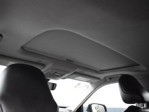 Used 2023 Toyota Highlander XLE FWD image 17
