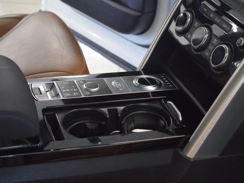 Used 2017 Land Rover Discovery HSE image 48