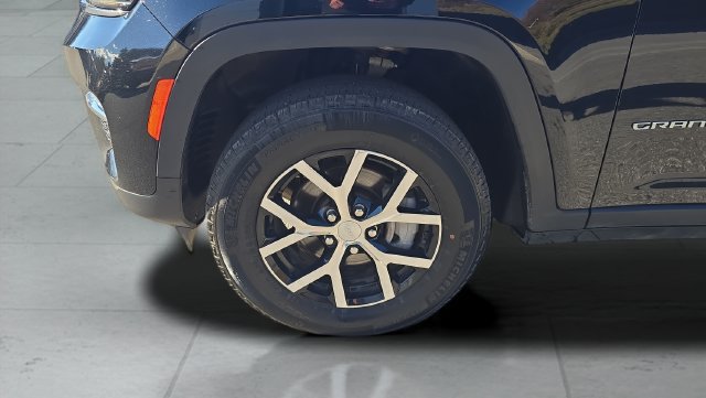 Used 2023 Jeep Grand Cherokee Limited AWD/4WD image 29