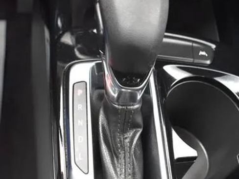 Used 2025 Chevrolet Trax LT w/ LT Convenience Package FWD image 34