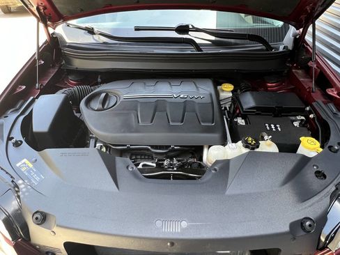 Used 2019 Jeep Cherokee Limited image 33