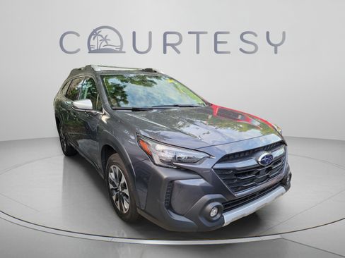 Used 2023 Subaru Outback Touring AWD/4WD image 4
