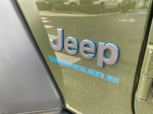 Used 2024 Jeep Wrangler Unlimited AWD/4WD image 11