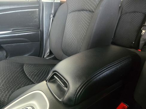 Used 2018 Dodge Journey SXT image 28