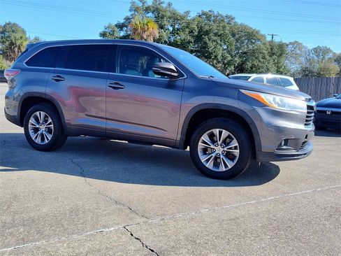 Used 2014 Toyota Highlander LE image 15