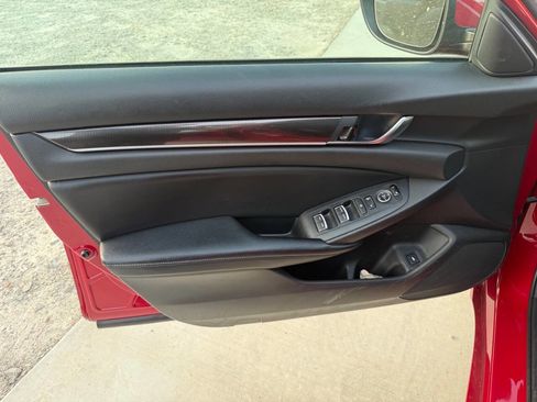Used 2018 Honda Accord Sport image 8