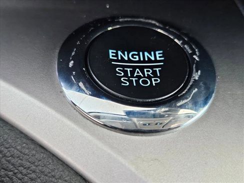 Used 2022 Ford Explorer XLT image 14