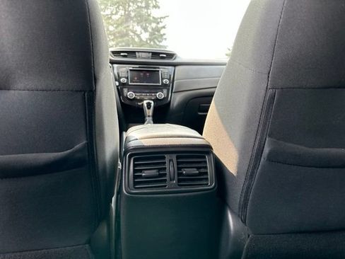 Used 2019 Nissan Rogue SV AWD/4WD image 16