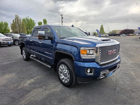 Used 2017 GMC Sierra 2500 Denali w/ Duramax Plus Package image 3