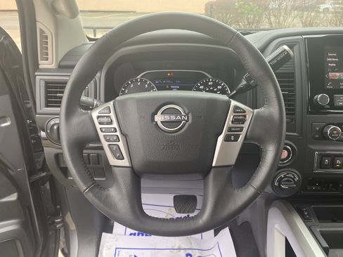 Used 2024 Nissan Titan SV w/ SV Convenience Package image 5