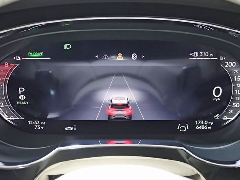 Used 2024 Bentley Bentayga Plug-In Hybrid image 19