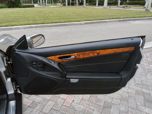 Used 2007 Mercedes-Benz SL 550 image 16