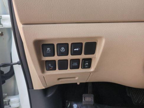 Used 2020 Nissan Pathfinder Platinum FWD image 19