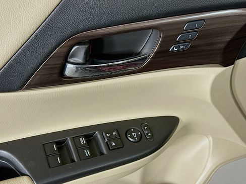 Used 2017 Honda Accord Touring image 15