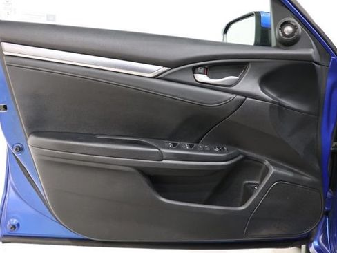 Used 2017 Honda Civic Touring image 18