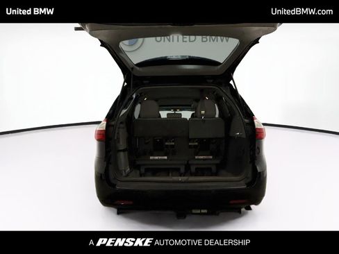 Used 2015 Toyota Sienna XLE w/ XLE Navigation Package FWD image 15