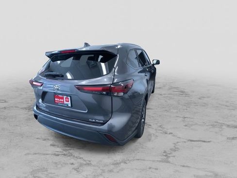 Certified 2024 Toyota Highlander XLE image 10