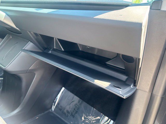 Used 2026 Tesla Model Y AWD image 38