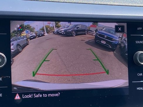 Used 2022 Volkswagen Taos SE image 16