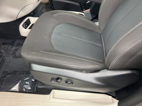 Used 2023 Chrysler Voyager LX FWD image 16