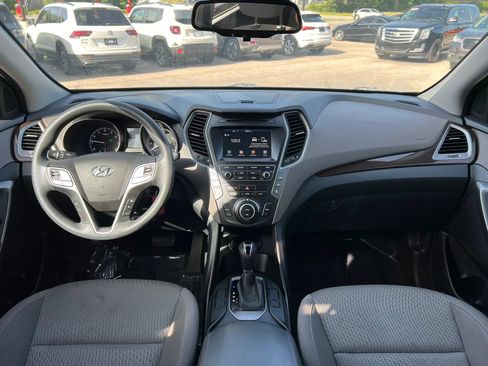 Used 2017 Hyundai Santa Fe SE FWD image 13