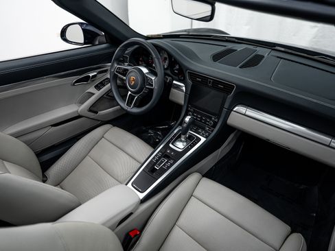 Certified 2018 Porsche 911 Targa 4S AWD/4WD image 13