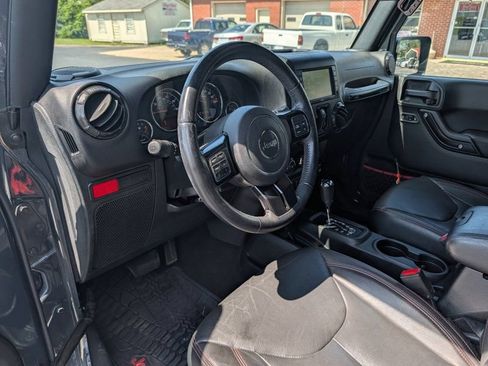 Used 2017 Jeep Wrangler Unlimited Rubicon AWD/4WD image 15