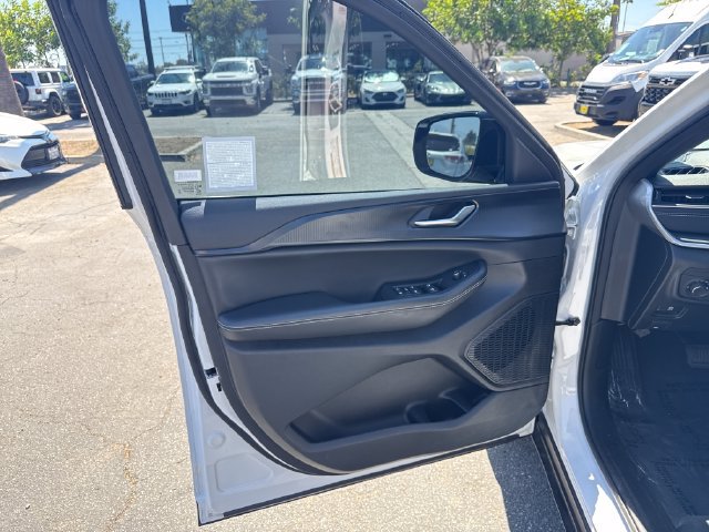 Used 2023 Jeep Grand Cherokee Altitude RWD image 18