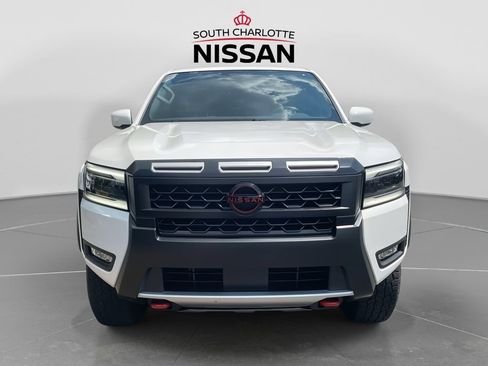 Used 2025 Nissan Frontier 4x4 Crew Cab image 2