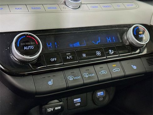 Used 2022 Hyundai Elantra Limited image 24