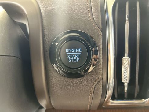 Used 2025 Ford Expedition King Ranch AWD/4WD image 10