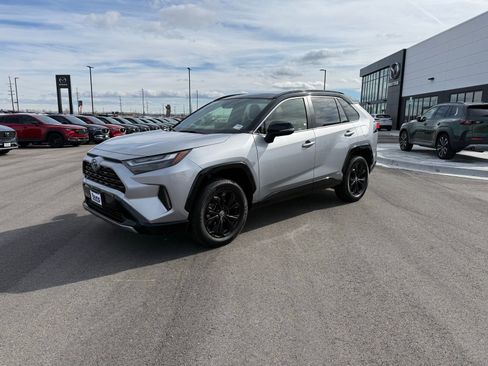 Used 2023 Toyota RAV4 XSE AWD/4WD image 2
