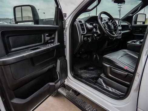 Used 2024 RAM 2500 Tradesman w/ Chrome Appearance Group image 27