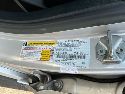 Used 2019 Ford Fusion SE image 27