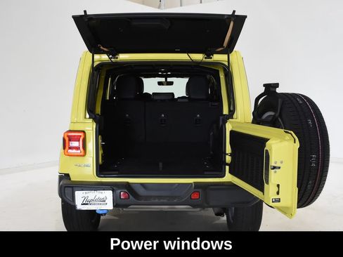 Used 2023 Jeep Wrangler Unlimited Sahara w/ Cold Weather Group AWD/4WD image 9