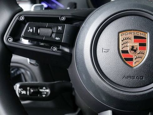 Certified 2026 Porsche Macan AWD/4WD image 11