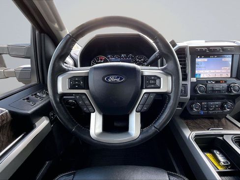Used 2019 Ford F250 Lariat w/ Lariat Ultimate Package AWD/4WD image 6