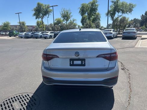 Used 2022 Volkswagen Jetta SE w/ Panoramic Sunroof Package image 6