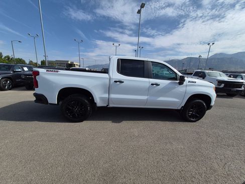 Used 2025 Chevrolet Silverado 1500 LT Trail Boss w/ Convenience Package II AWD/4WD image 2