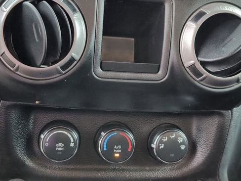 Used 2017 Jeep Wrangler Sport w/ Quick Order Package 24S AWD/4WD image 19