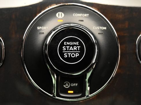 Used 2019 Bentley Bentayga AWD/4WD image 21